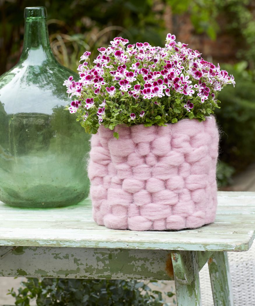 2020-geraniums-2020-diy-fluffy-flower-pot-05